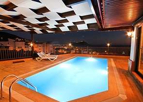 فيلا واسعة - باطلالة بحرية ساحرة في مركز الانيا 