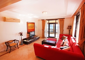 فيلا واسعة - باطلالة بحرية ساحرة في مركز الانيا 