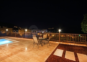 فيلا واسعة - باطلالة بحرية ساحرة في مركز الانيا 