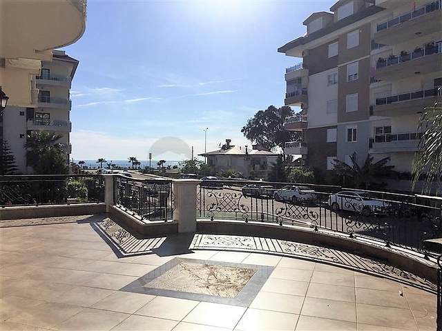 فيلا فاخرة واسعة في الانيا / كاستل 