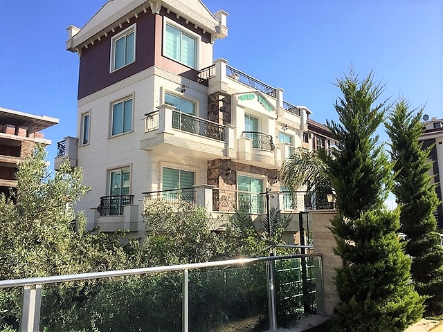 فيلا فاخرة واسعة في الانيا / كاستل 