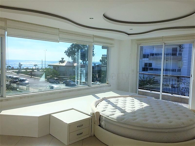 فيلا فاخرة واسعة في الانيا / كاستل 