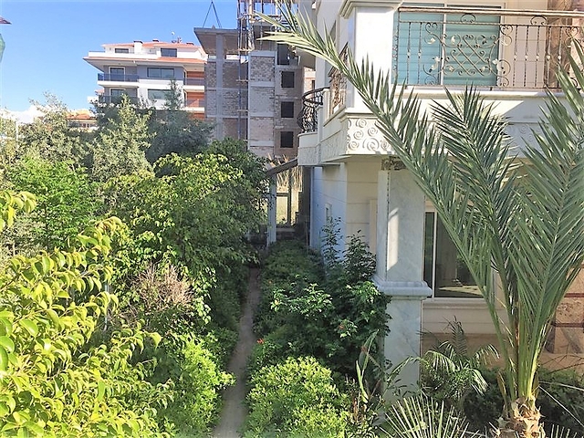 فيلا فاخرة واسعة في الانيا / كاستل 