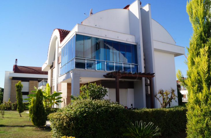 فيلا مفروشة 4 + 1 بالقرب من نادي الجولف الوطني في قادرية بيليك