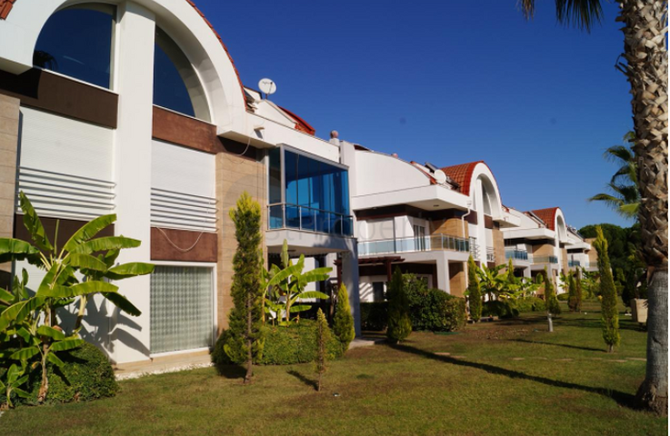 فيلا مفروشة 4 + 1 بالقرب من نادي الجولف الوطني في قادرية بيليك