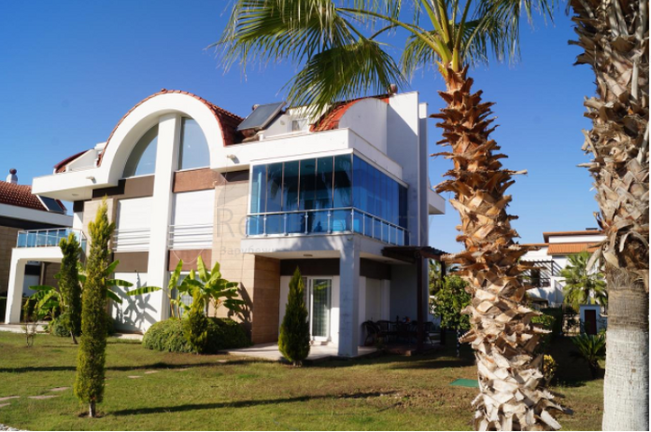 فيلا مفروشة 4 + 1 بالقرب من نادي الجولف الوطني في قادرية بيليك