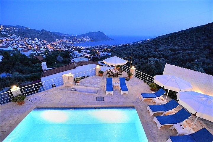 فيلا مفروشة في كالكان في الغلاف الجوي