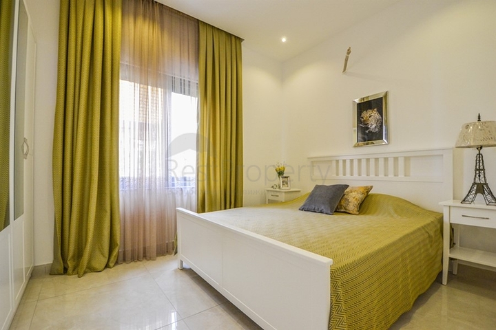 شقق عائلية ضمن مجمع حديث باطلالة ساحرة في الانيا 