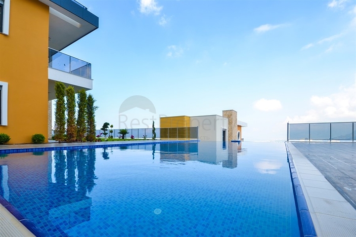 شقق عائلية ضمن مجمع حديث باطلالة ساحرة في الانيا 