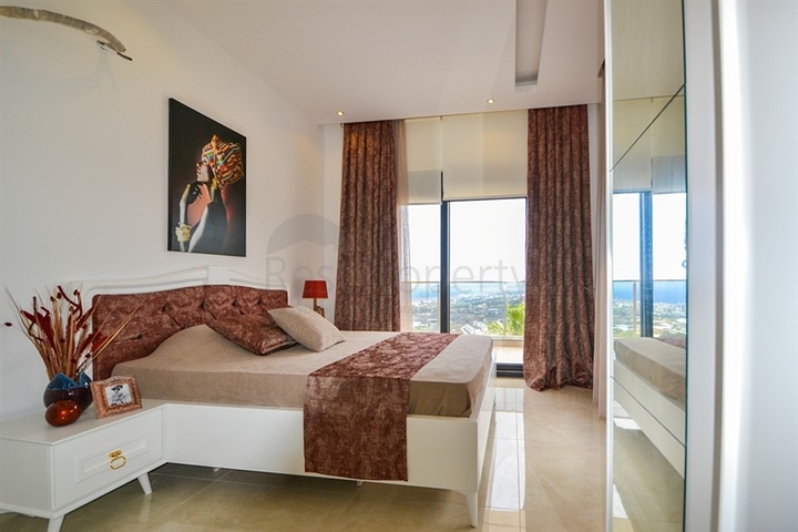 شقق عائلية ضمن مجمع حديث باطلالة ساحرة في الانيا 