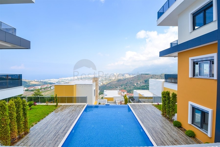 شقق عائلية ضمن مجمع حديث باطلالة ساحرة في الانيا 