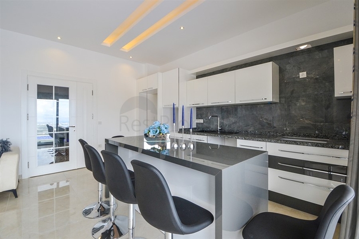 شقق عائلية ضمن مجمع حديث باطلالة ساحرة في الانيا 