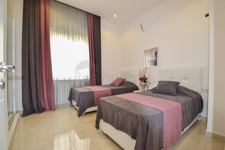 شقق عائلية ضمن مجمع حديث باطلالة ساحرة في الانيا 