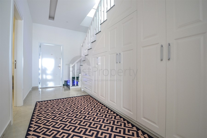 شقق عائلية ضمن مجمع حديث باطلالة ساحرة في الانيا 