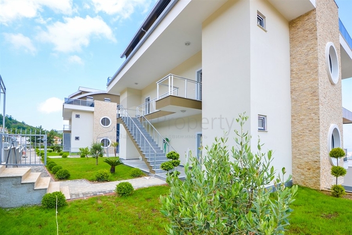 شقق عائلية ضمن مجمع حديث باطلالة ساحرة في الانيا 