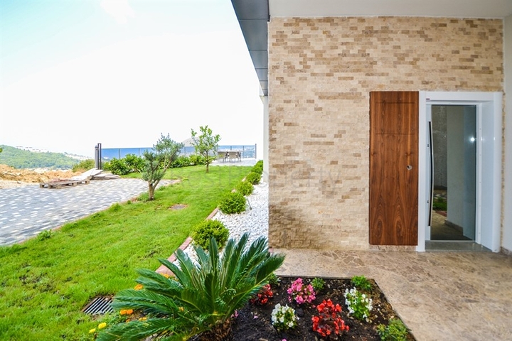 شقق عائلية ضمن مجمع حديث باطلالة ساحرة في الانيا 