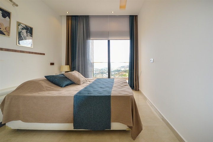 شقق عائلية ضمن مجمع حديث باطلالة ساحرة في الانيا 