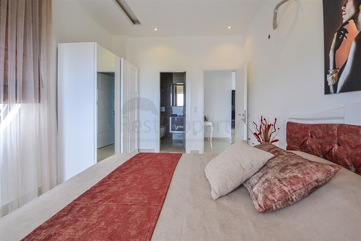 شقق عائلية ضمن مجمع حديث باطلالة ساحرة في الانيا 