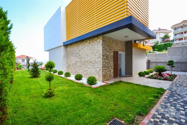 شقق عائلية ضمن مجمع حديث باطلالة ساحرة في الانيا 