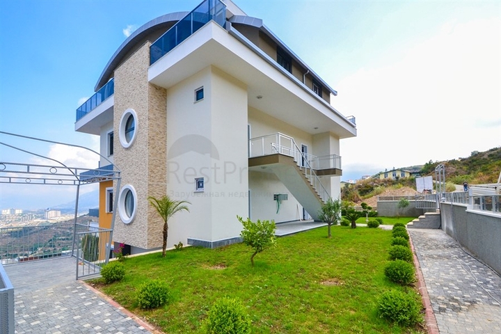 شقق عائلية ضمن مجمع حديث باطلالة ساحرة في الانيا 