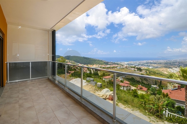 شقق عائلية ضمن مجمع حديث باطلالة ساحرة في الانيا 