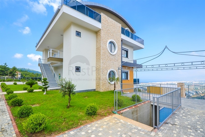 شقق عائلية ضمن مجمع حديث باطلالة ساحرة في الانيا 