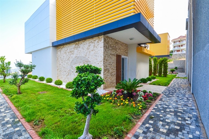 شقق عائلية ضمن مجمع حديث باطلالة ساحرة في الانيا 