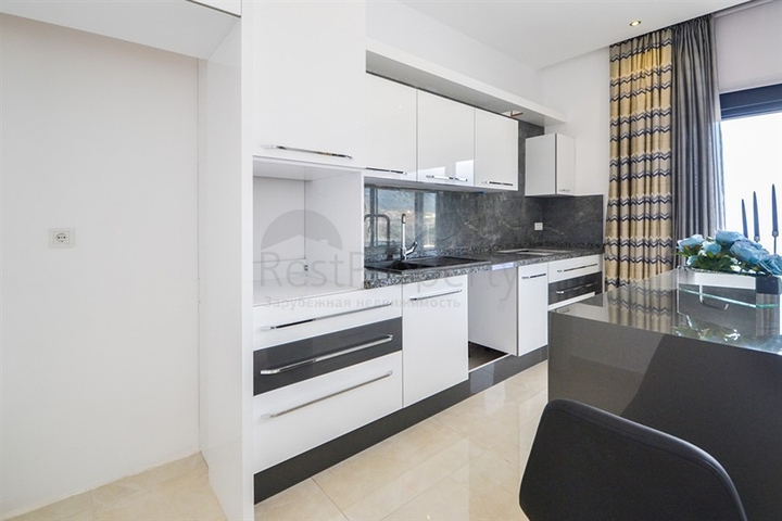 شقق عائلية ضمن مجمع حديث باطلالة ساحرة في الانيا 