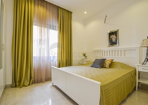 شقق عائلية ضمن مجمع حديث باطلالة ساحرة في الانيا 