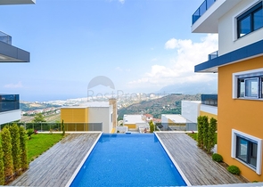 شقق عائلية ضمن مجمع حديث باطلالة ساحرة في الانيا 