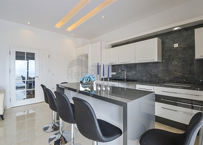 شقق عائلية ضمن مجمع حديث باطلالة ساحرة في الانيا 