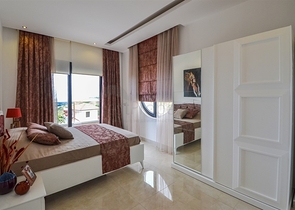 شقق عائلية ضمن مجمع حديث باطلالة ساحرة في الانيا 