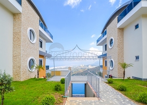 شقق عائلية ضمن مجمع حديث باطلالة ساحرة في الانيا 