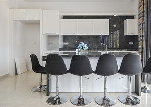 شقق عائلية ضمن مجمع حديث باطلالة ساحرة في الانيا 