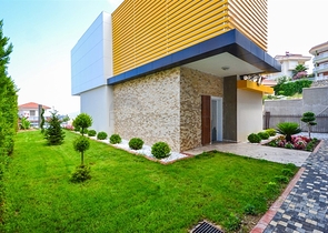 شقق عائلية ضمن مجمع حديث باطلالة ساحرة في الانيا 