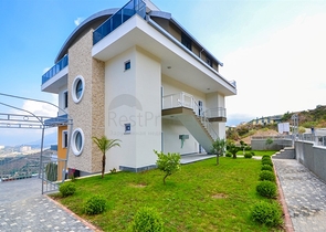 شقق عائلية ضمن مجمع حديث باطلالة ساحرة في الانيا 