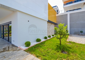 شقق عائلية ضمن مجمع حديث باطلالة ساحرة في الانيا 