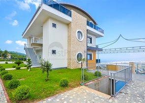 شقق عائلية ضمن مجمع حديث باطلالة ساحرة في الانيا 