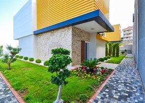 شقق عائلية ضمن مجمع حديث باطلالة ساحرة في الانيا 