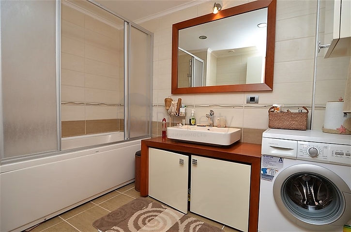 شقة من غرفتي نوم للإيجار في وسط ألانيا