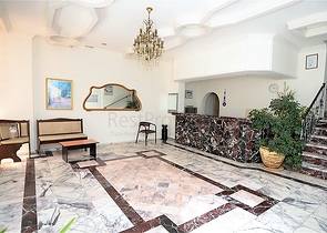 غرفة نوم وصالة مؤثثة في منطقة حيوية - اوبا 