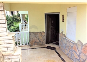 فيلا غرفتين وصالة مفروشة - اطلالة بحر وسعر مميز - الانيا 