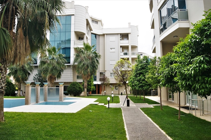 بنتهاوس 2 + 1 مع وصول للحديقة في مجمع 500 م من البحر