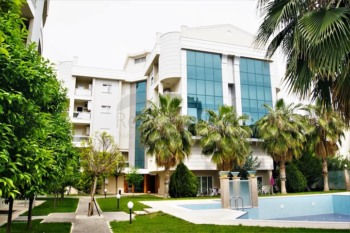 بنتهاوس 2 + 1 مع وصول للحديقة في مجمع 500 م من البحر