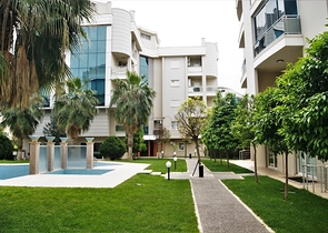 بنتهاوس 2 + 1 مع وصول للحديقة في مجمع 500 م من البحر