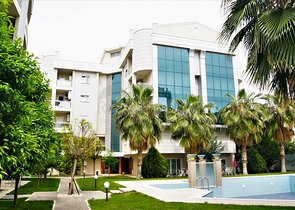 بنتهاوس 2 + 1 مع وصول للحديقة في مجمع 500 م من البحر