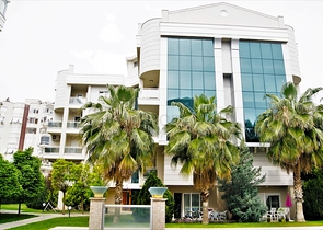 بنتهاوس 2 + 1 مع وصول للحديقة في مجمع 500 م من البحر