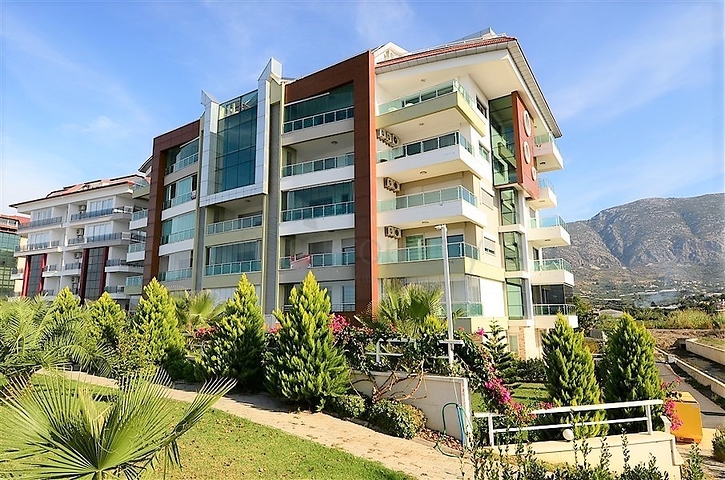 شقة بغرفتي نوم وصالة باطلالة بحرية مباشرة 