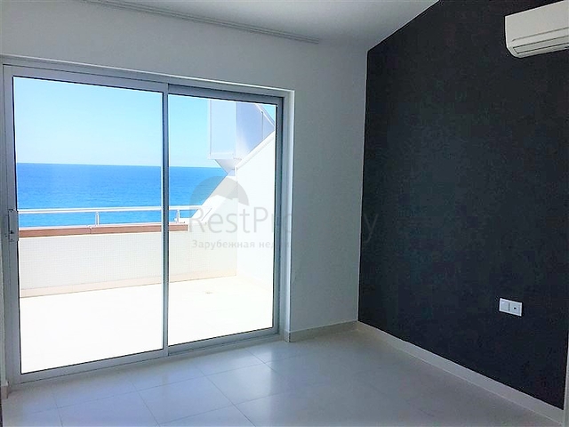 شقة بغرفتي نوم وصالة باطلالة بحرية مباشرة 