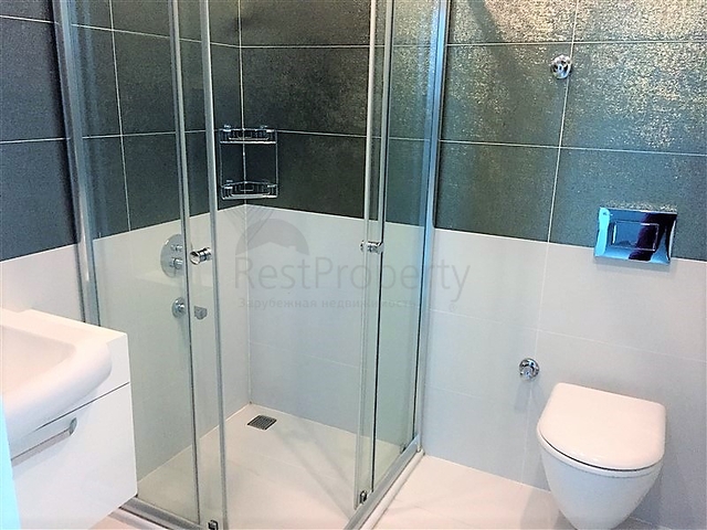 شقة بغرفتي نوم وصالة باطلالة بحرية مباشرة 